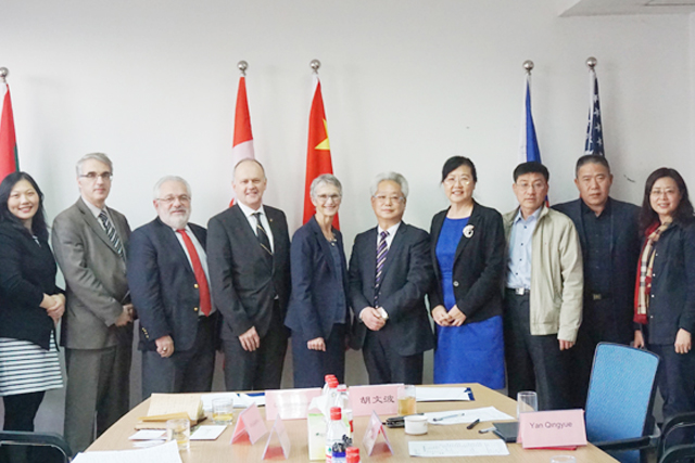 加拿大達(dá)爾豪斯大學(xué)副校長一行訪問我校